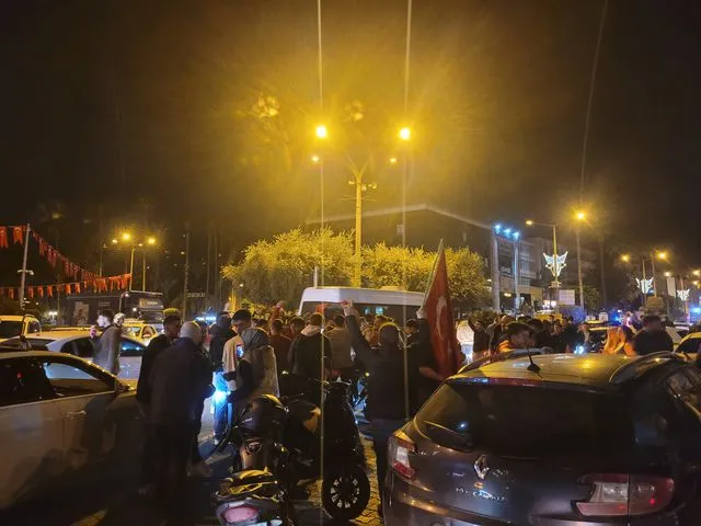 Alanya'da Tarihi Zafer Kutlaması: Ay-Yıldızlıların Dünya Kupası Bileti Coşkuyla Karşılandı
