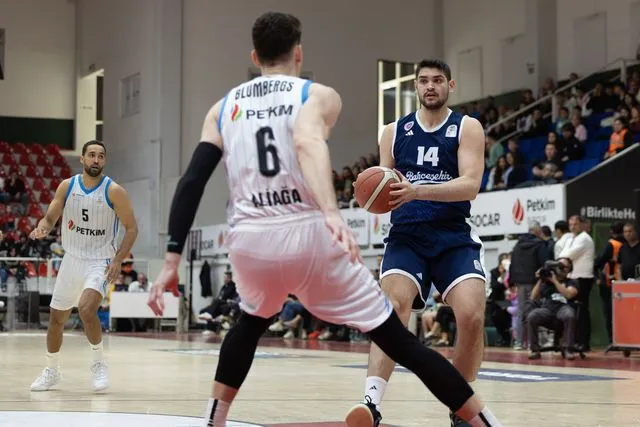 Basketbol Süper Ligi'nde Aliağa Petkimspor, Bahçeşehir Koleji'ne Karşı Maçı Kaybetti