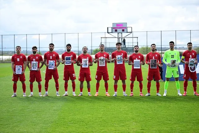 İran Milli Takımı, Kosta Rika maçı öncesi savaşta hayatını kaybeden çocukları andı