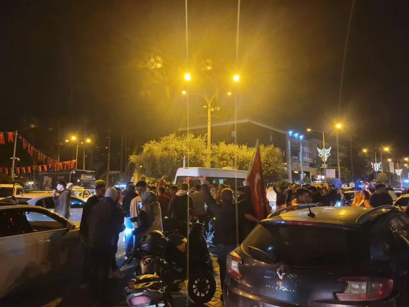 Alanya'da Tarihi Zafer Kutlaması: Ay-Yıldızlıların Dünya Kupası Bileti Coşkuyla Karşılandı