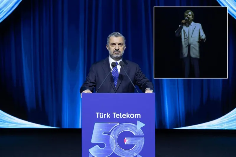 Müslüm Gürses’in hologramı sahneye taşındı! Türk Telekom’dan AKM’de 5G ile gövde gösterisi