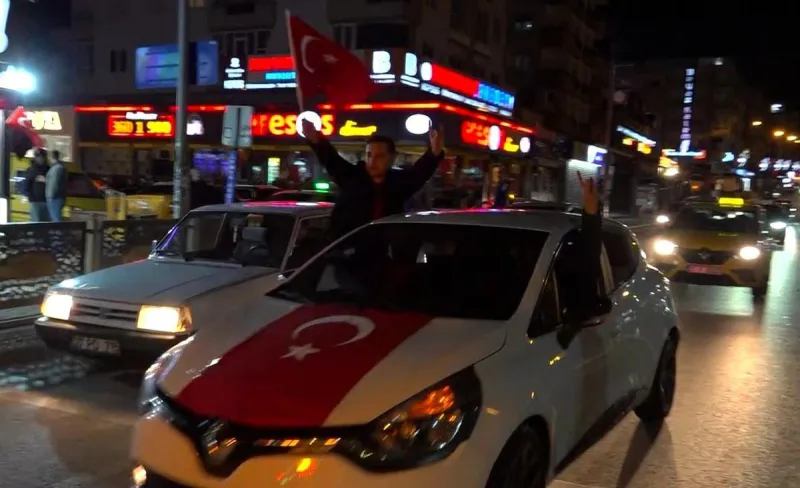 Türkiye'nin 24 Yıl Aradan Sonra Dünya Kupası Biletini Alması Gaziantep'te Coşkulu Kutlamalara Sahne Oldu